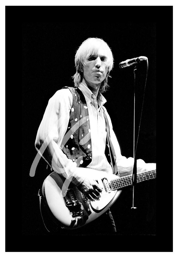 PHOTO - PETTY, TOM #1 ( 7" x 10" )