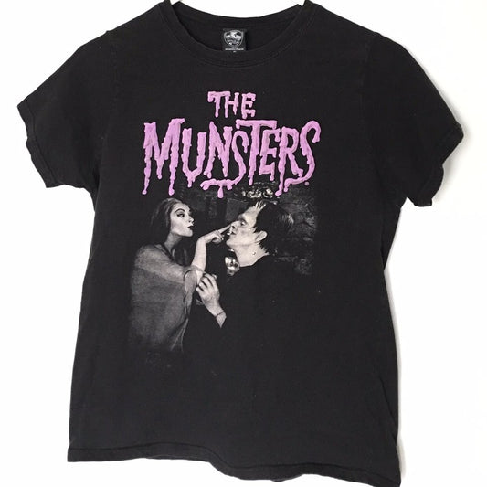 MUNSTERS, the - LILY & HERMAN (MUNSTERS LOGO IN PURPLE) ..... M